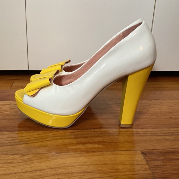 White and Yellow Heels with Cute Bow! - Picture 4 of 7